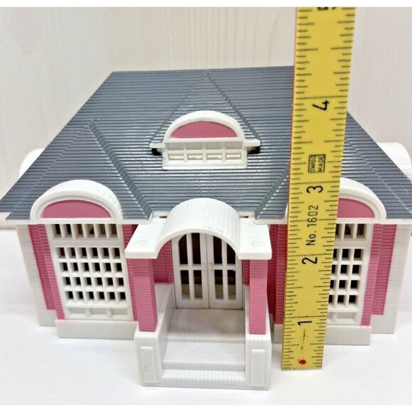 My Pretty Dollhouse Pink Palace Set Vintage 1994 Lewis Galoob w/extra figures - Picture 2 of 11